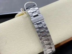 Replica Patek Philippe Nautilus 5712 1A 001 40mm Mens Watch - Image 4