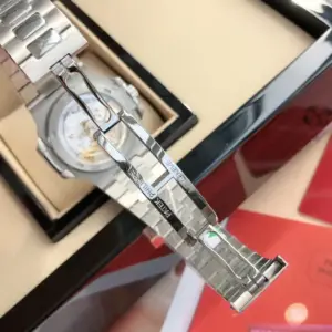 Replica Patek Philippe Nautilus 5711 1A 018 Green Dial 40mm Mens Watch - Image 4