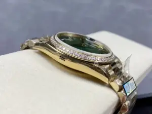 Replica Rolex Day Date 40 18K Yellow Gold Green Dial Diamond Bezel M228348RBR 0040 Men's Watch - Image 5