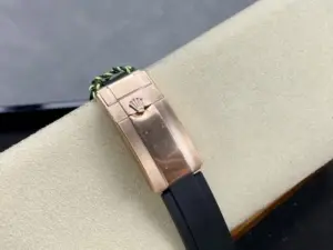 Replica Rolex Daytona 126515LN 0006 Sundust 40mm Everose Gold Oysterflex - Image 7