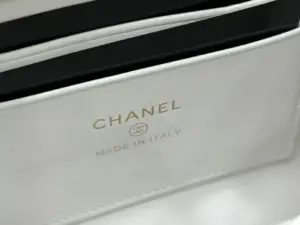 ReplicaChanel Small Clutch With Chain Grained Shiny Calfskin Gold-Tone Metal - Image 7