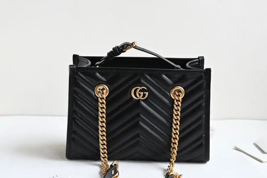 Gucci-779727-GG-mARMONT-Small-Tote-Black-Matelasse-Chevron-Leather_3