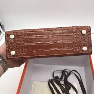 Hermes-22cm-Kelly-Bag-Crocodile-Stripe-Handbag-Coffee-With-Silver_5