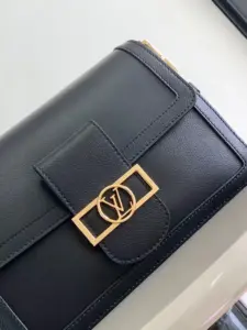 Louis-Vuitton-M25209-Dauphine-Soft-MM-Calfskin-Black_5