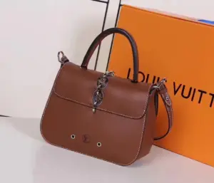 Replica Louis Vuitton Chain it Bag Pistache - Image 4