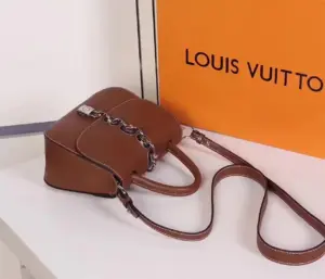 Replica Louis Vuitton Chain it Bag Pistache - Image 8