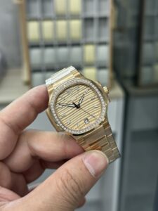 Replica Patek Philippe Ladies Nautilus Golden Dial Rose Gold 7118 1200R 010 - Image 2