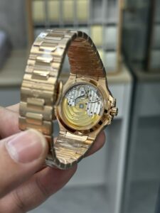 Replica Patek Philippe Ladies Nautilus Golden Dial Rose Gold 7118 1200R 010 - Image 4