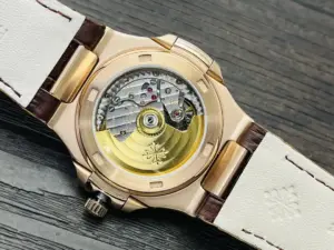 Replica Patek Philippe Nautilus 5724 001 40mm Mens Watch - Image 4