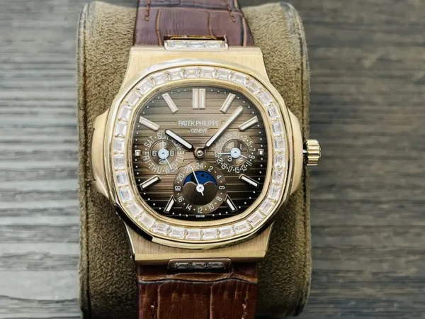 Replica Patek Philippe Nautilus 5724 001 40mm Mens Watch
