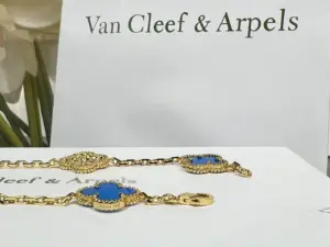Replica Vintage Alhambra bracelet 5 motifs blue - Image 3