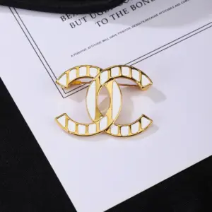 Replica Chanel CC style white gold striped brooch - Image 4
