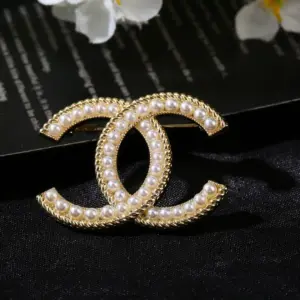 Replica Chanel CC style pearl gold border brooch - Image 4