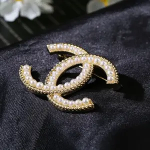 Replica Chanel CC style pearl gold border brooch - Image 6