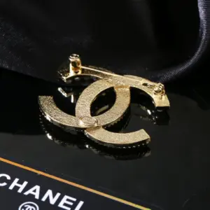Replica Chanel CC style pearl gold border brooch - Image 7