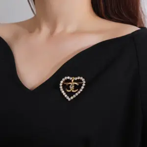 Replica Chanel Border set with diamonds and large gemstones CC brooch - Image 2