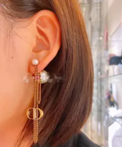 Replica Dior CD pearl earrings With brass chain - Image 2