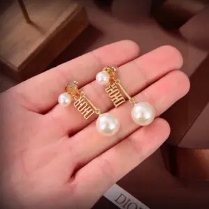 Replica Dior Large pearl pendant with DIOR letter tag earrings - Image 2