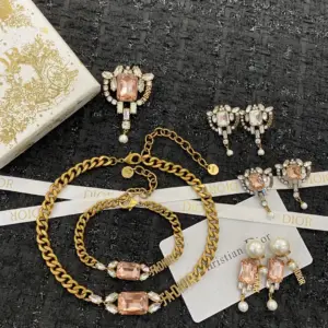Replica Dior Big pink rhinestones four small white diamonds gold chain Necklace - Image 3
