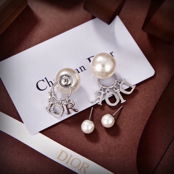 Replica Dior Size Pearl Silver DIOR Letter Pendant Earrings