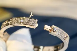 Replica Cartier main diamond ten diamond wide version of the star bracelet rose gold - Image 5