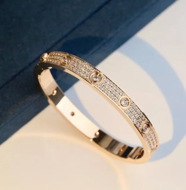 Replica Cartier main diamond ten diamond wide version of the star bracelet rose gold