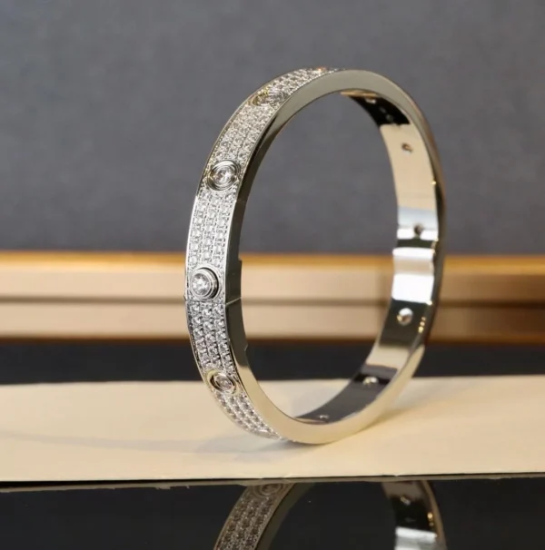 Replica Cartier main diamond ten diamond wide version of the star bracelet Silver